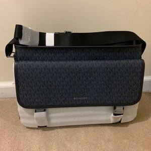 Michael Kors Cooper logo utility flap messenger bag